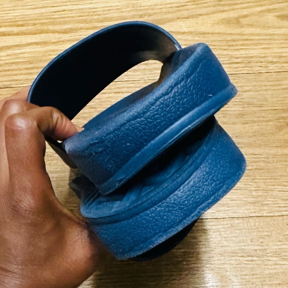 LEVIS Rubber Slide - Picture 9 of 9